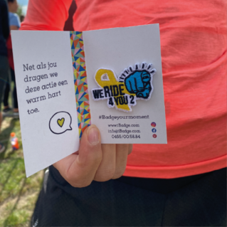 Badge sponsoractie 'we ride 4 you 2'