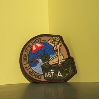 Militaire badge met velcro