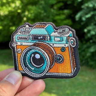 Geborduurde badge van een retro fototoestel