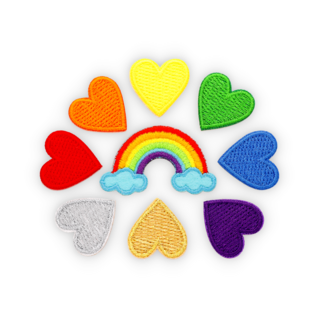 Geborduurde badges set hartjes en regenboog