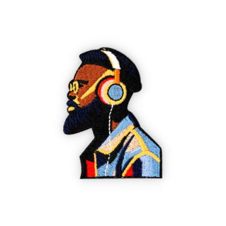 Geborduurde badge profiel hippe man met koptelefoon